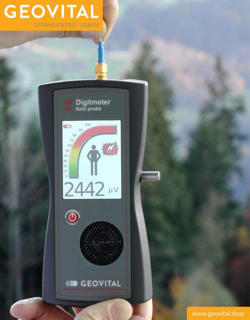 Geovital HF Digitmeter, auf dem Display ist eine Männchen und eine farbige Anzeige zur Strahlungsbelastung zu sehen